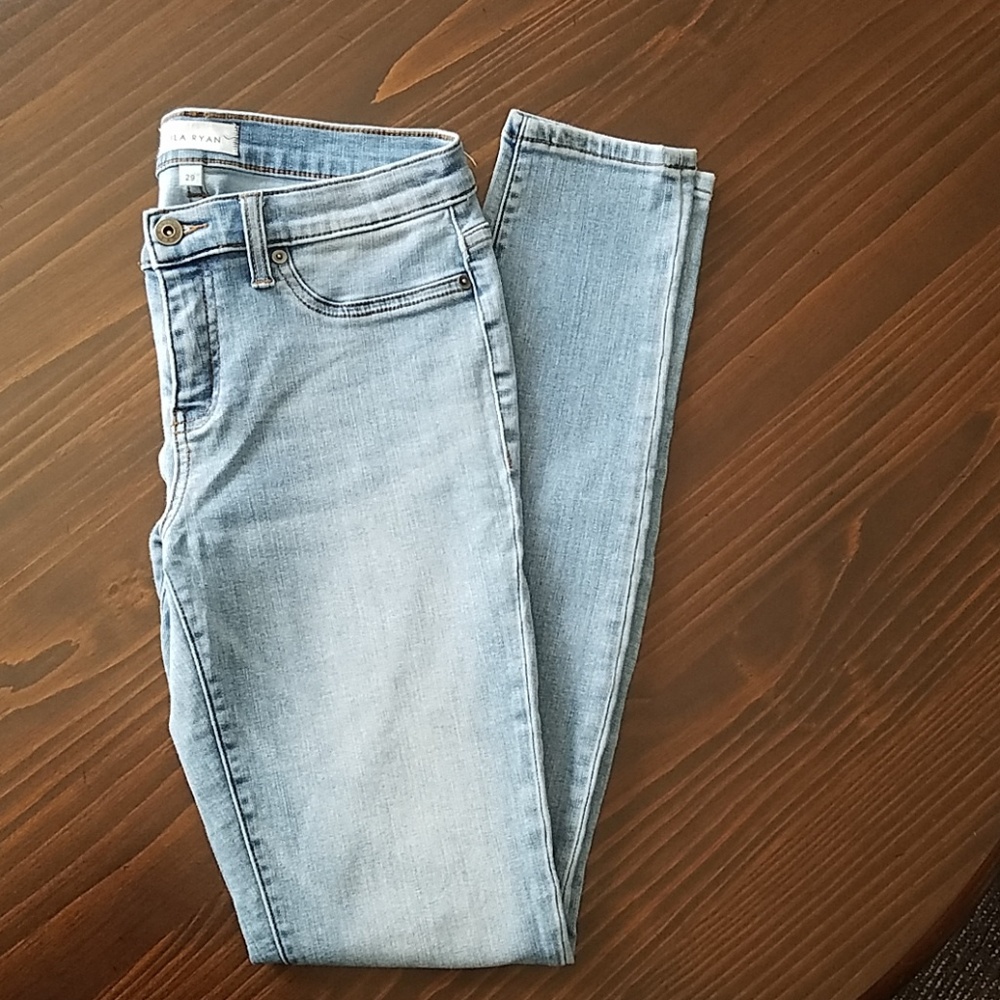 LILA RYAN light wash skinny jeans